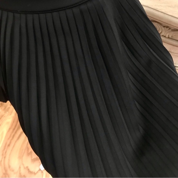 F21 black pleated miniskirt - Picture 4 of 6